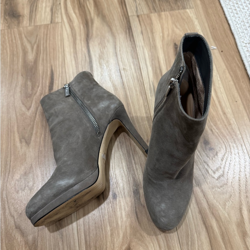Elegant Gray Suede Ankle Boots